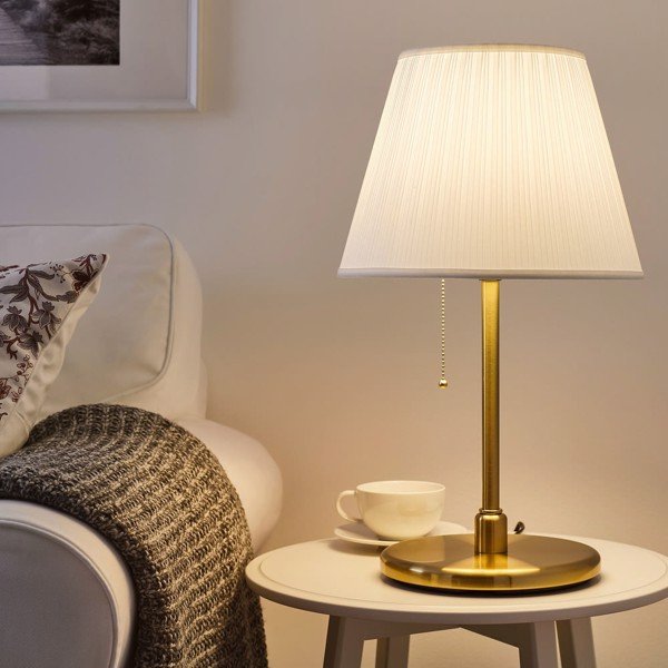 myrhult-kryssmast-table-lamp-white-brass-plated__0792221_pe764682_s5_bdf7e65679ec4bb0a6ff54db1ea5796c_grande